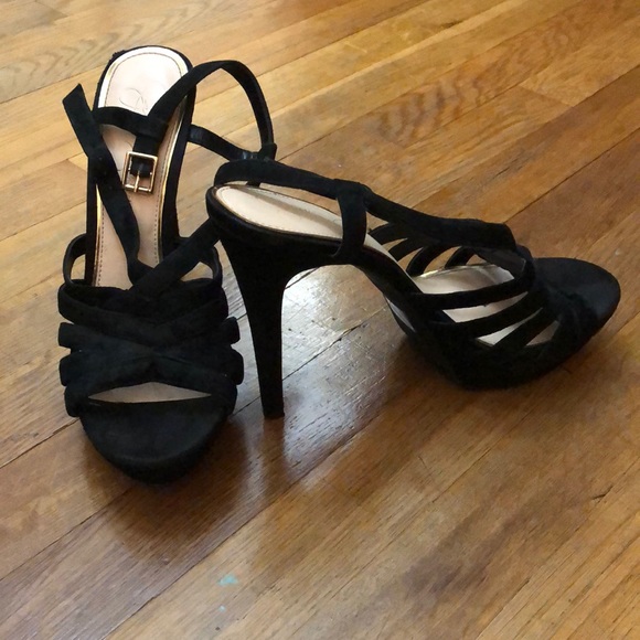 Black Heels - Picture 1 of 3